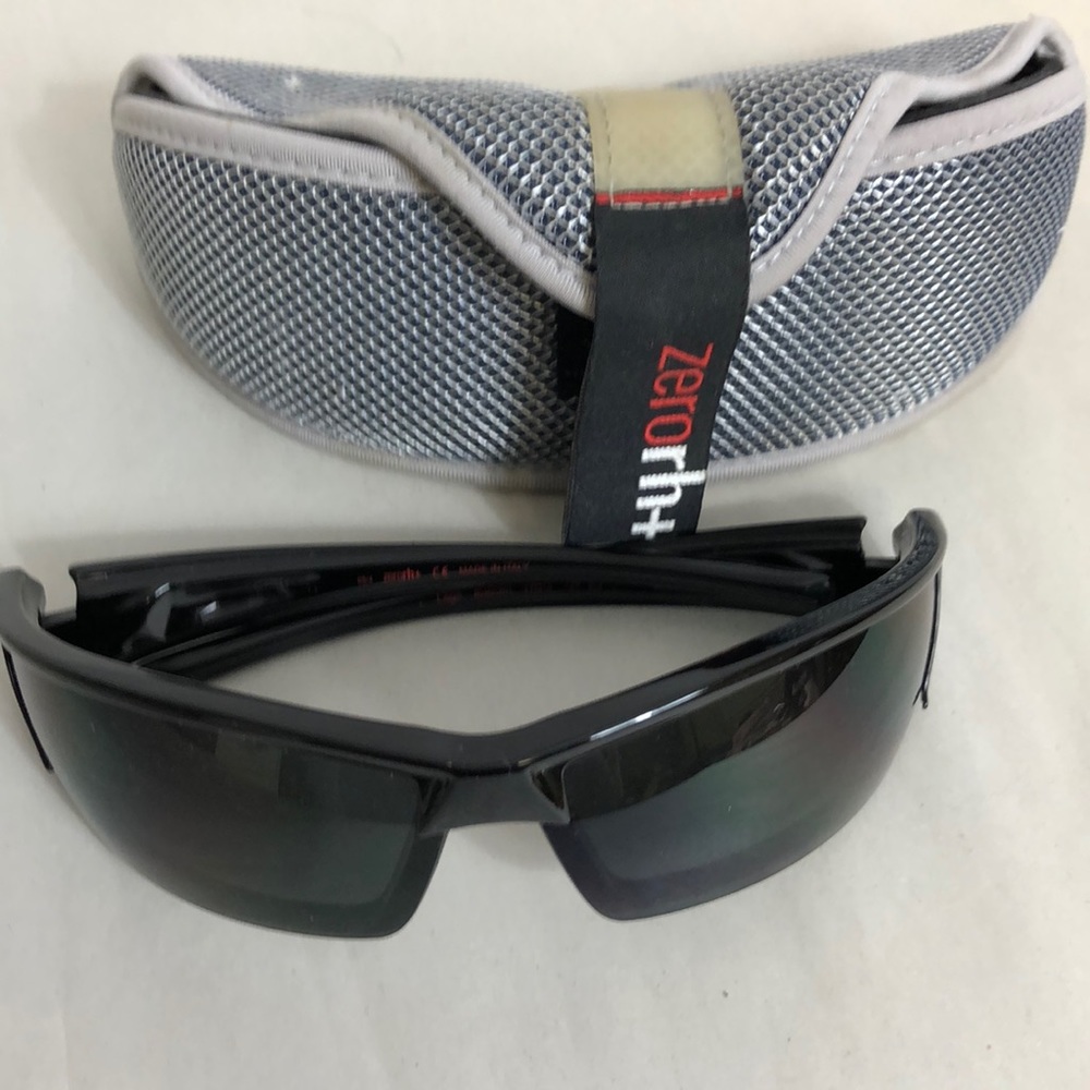 Zero RH sunglasses. Black. RH80201 77/10 120.